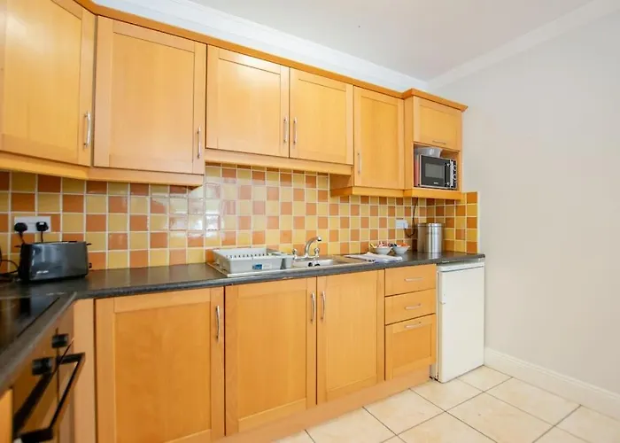 83 - Superb Townhouse By Shortstays