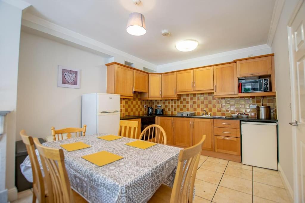 83 - Superb Townhouse By Shortstays Casa vacanze